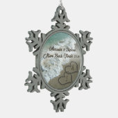 ロマンチックなハートのビーチクリスマスオーナメント。 スノーフレークピューターオーナメント (左)