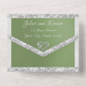 ロマンチックなハート、リボンとグリッターオンSage Green オールインワン招待状 (裏面)