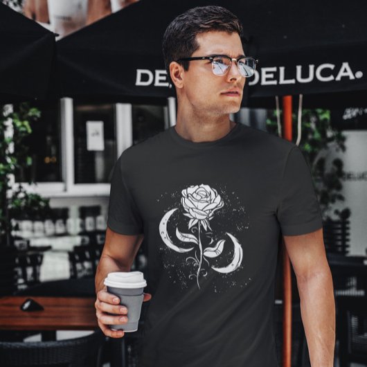 ロマンチックなバラと月 Tシャツ