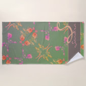 ロマンチックなバラハート&プラムモスモノグラム ビーチタオル (正面)