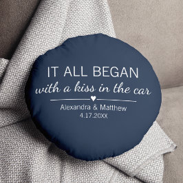 ロマンチックなバレンタインデーのカップル　出会いの場所 ラウンドクッション