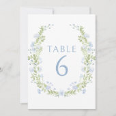 ロマンチックなパステル結婚ブルーの花のテーブル番号 招待状 (正面)