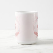 ロマンチックなピンクと白の花 コーヒーマグカップ (中央)
