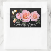 ロマンチックなピンクのバラと蝶 長方形シール (バッグ)