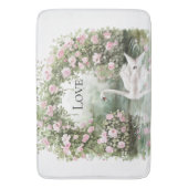 ロマンチックなピンクのバラ スワン湖の花のブライズシャワー バスマット (正面縦)