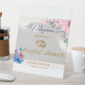 ロマンチックなピンクのフローラブライダルシャワー歓迎ポスター 台座サイン (インサイチュ)