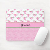 ロマンチックなピンクの弓及びかわいらしいピンクのダマスク織 マウスパッド (マウス)