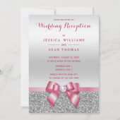 ロマンチックなピンクの弓、銀製のグリッターの披露宴 招待状 (正面)