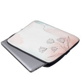 ロマンチックなピンクの水のカラーフローラ ラップトップスリーブ (正面下部)