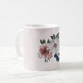 ロマンチックなピンクの白いネイビーの花と緑の葉 コーヒーマグカップ (正面左)