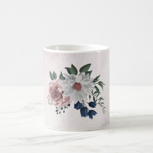 ロマンチックなピンクの白いネイビーの花と緑の葉 コーヒーマグカップ (中央)