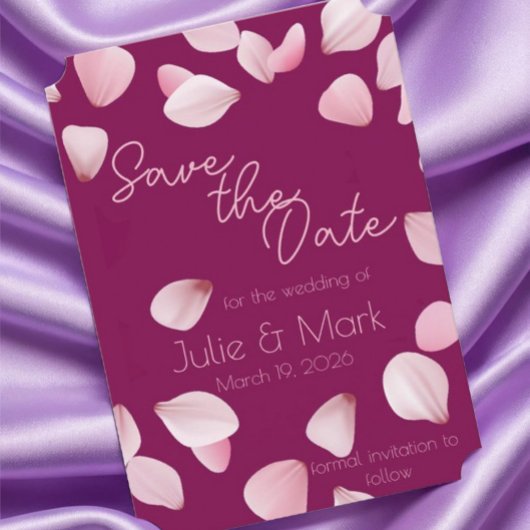 ロマンチックなピンクの花びらは日付を結婚保存 招待状