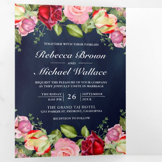 ロマンチックなピンクの赤いバラQRコードネイビーブルー結婚ズ 三つ折り招待状 (内部最初)