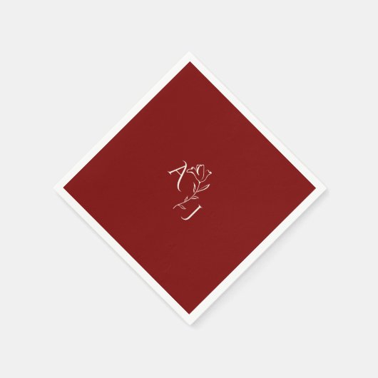 ロマンチックなブルゴーニュ赤と銅モノグラム結婚の スタンダードカクテルナプキン (角)