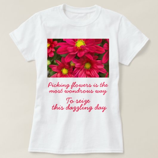 ロマンチックなプンマゼンタの花の詩の喜び女性 Tシャツ (デザイン正面)