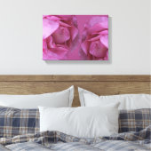 ロマンチックなホットピンクバレンタインバラモダンフローラ キャンバスプリント (インサイチュ (寝室))