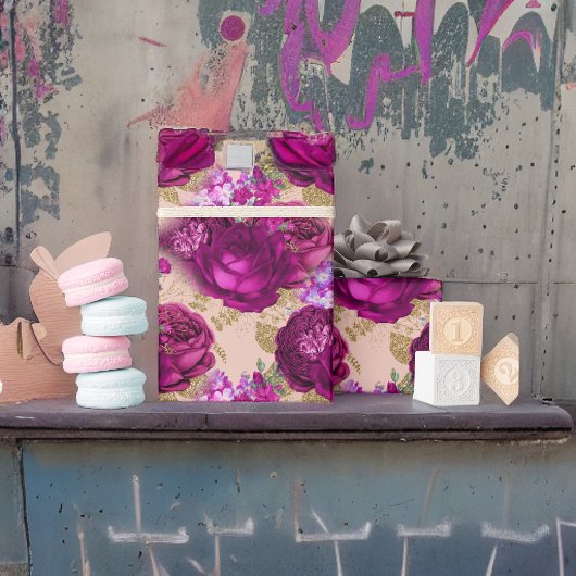 ロマンチックなマゼンタバラと葉金ゴールドオンピーチ ラッピングペーパー