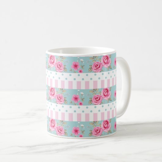 ロマンチックなヴィンテージのピンク及び真新しい花のバラパターン コーヒーマグカップ (正面右)