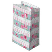 ロマンチックなヴィンテージのピンク及び真新しい花のバラパターン スモールペーパーバッグ (裏面アングル)