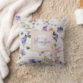 ロマンチックなヴィンテージレトロフラワーズオンバーンウッド&名前 クッション (ブランケット)