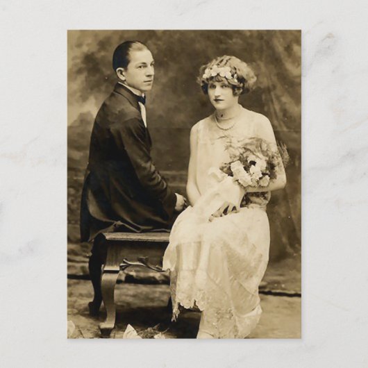 ロマンチックなヴィンテージ新郎新婦カードとギフト ポストカード (正面)