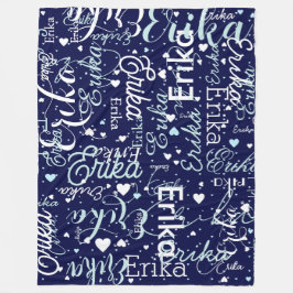 ロマンチックな名前と可愛いハートがブルーで繰り返し フリースブランケット