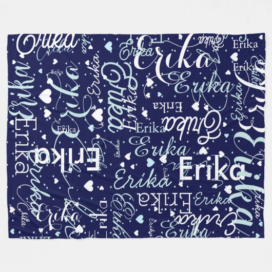 ロマンチックな名前と可愛いハートがブルーで繰り返し フリースブランケット (正面(横))