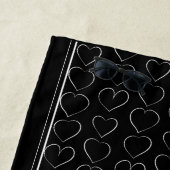 ロマンチックな愛ハートブラック ビーチタオル (インサイチュ)