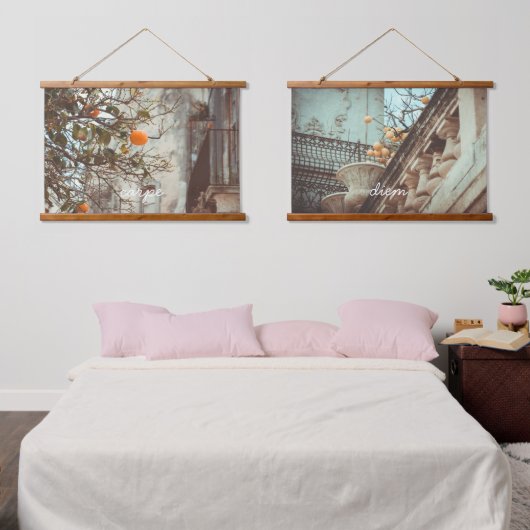 ロマンチックな旧市街のオレンジ色の木 吊り下げ型タペストリー (寝室)