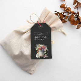 ロマンチックな春の花を飾ったウェディングシャワーのための花瓶 ギフトタグ