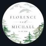 ロマンチックな水の色のウッドラ結婚ンド ラウンドシール<br><div class="desc">ロマンチックな水の色ウッドランド結婚のステックラシックカー |ウッドランド結婚テーマの青い水色の木や山のステッカー。このお洒落ステッカーは結婚、春、秋、冬の結婚式に最適だ。森や森のテーマ結婚式にも最適。一致するアイテムが使用可能。</div>