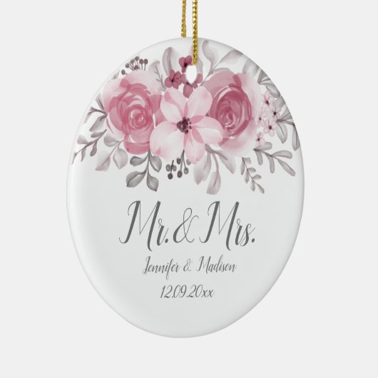 ロマンチックな水彩ピンクの花のMr＆Mrsウェディング セラミックオーナメント (右)