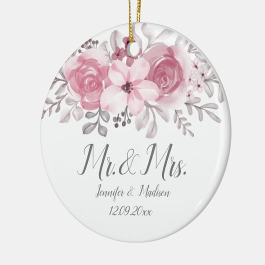 ロマンチックな水彩ピンクの花のMr＆Mrsウェディング セラミックオーナメント (左)