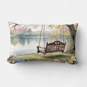 ロマンチックな水彩画の庭園にある湖畔のブランコ ランバークッション (正面)