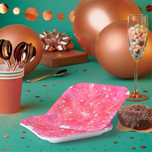 ロマンチックな水色ピンクのハートと矢印パターン ペーパープレート