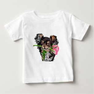 ロマンチックな犬とバラベビーTシャツ ベビーTシャツ