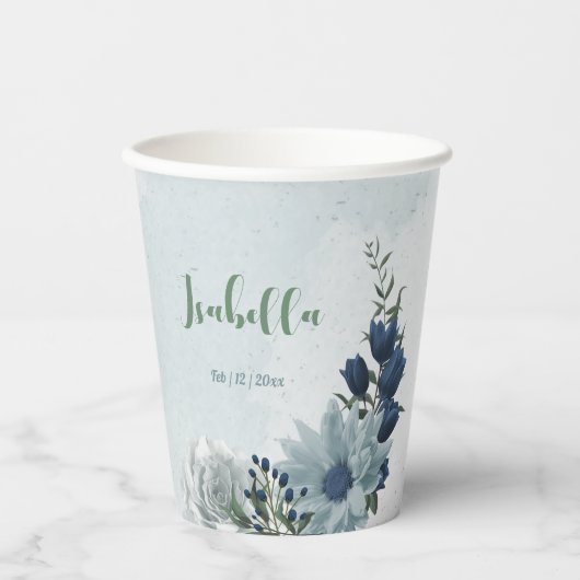 ロマンチックな白いダスティーブルー & ネイビーブルーの花と緑の葉 紙コップ (正面)