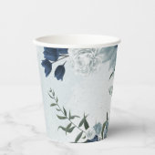 ロマンチックな白いダスティーブルー & ネイビーブルーの花と緑の葉 紙コップ (正面)