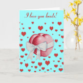 ロマンチックな白い弓を持つ赤いラブハート カード (黄色い花)