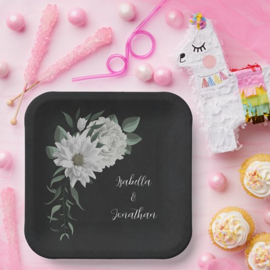 ロマンチックな白い花と緑葉の黒色 ペーパープレート (パーティー)