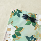 ロマンチックな白い花ミントウォーター色のデザイン ビーチタオル (インサイチュ)