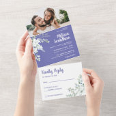 ロマンチックな白の優しい花の紫色の写真結婚の オールインワン招待状 (貼ってはがせる)