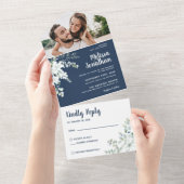 ロマンチックな白の優しい花の青結婚い写真 オールインワン招待状 (貼ってはがせる)