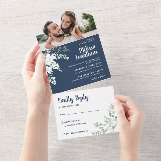 ロマンチックな白の優しい花の青結婚い写真 オールインワン招待状 (貼ってはがせる)