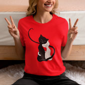 ロマンチックな白黒の猫たちと恋のバレンタイン Tシャツ