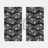 ロマンチックな白黒の花柄の名前プリント フリースブランケット (正面(横))