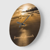 ロマンチックな瞬間サンセット海写真と文字 ラージ壁時計 (傾斜)