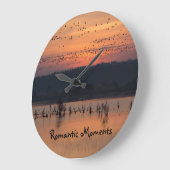 ロマンチックな瞬間Birds at sunrise photo with文字 ラージ壁時計 (傾斜)