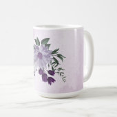 ロマンチックな紫と白の花 緑の葉 コーヒーマグカップ (正面右)