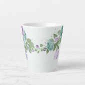 ロマンチックな紫と青の花と緑 カフェラテマグ (正面)